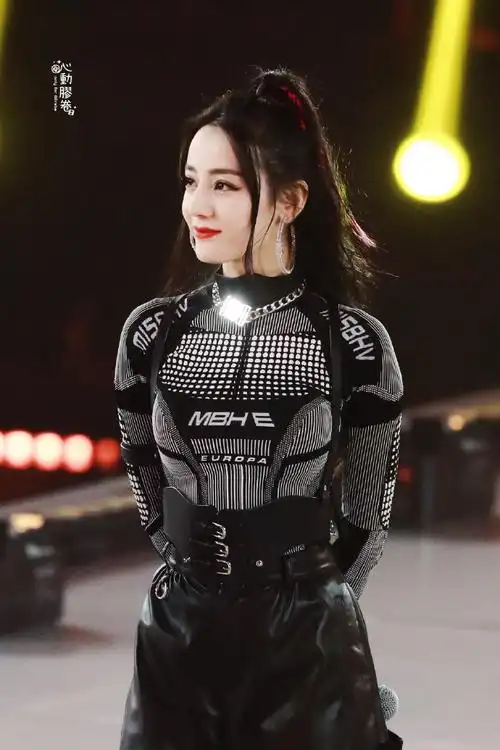 迪丽热巴超话#迪丽热巴聂九罗#  201115 和平精英    @dear-迪丽热巴