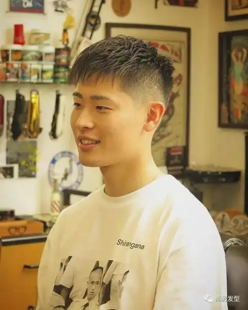 年底最值得一试的4款男生发型减龄又帅气你最想剪哪一款