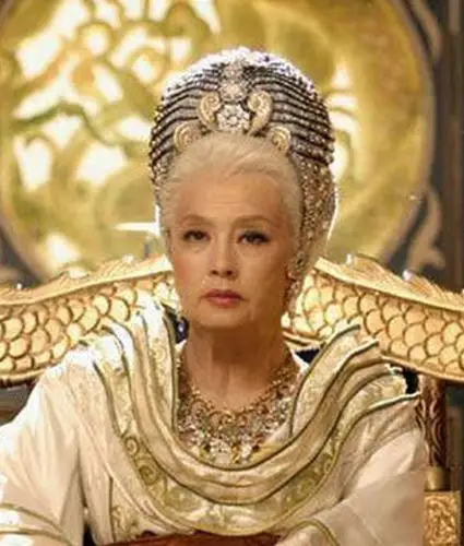 5版老年武则天,李湘的最假,范冰冰的夸张,你最喜欢谁?