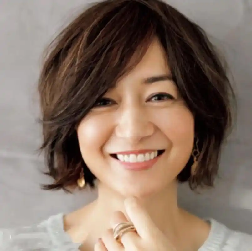 女人上了年纪该烫什么发型?50岁不烫小卷,60岁不烫大卷,准时髦