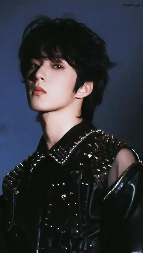 刘耀文卷毛新造型