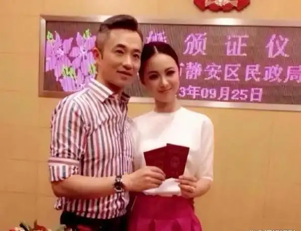 曝51岁上海主持人程雷因肝病走了,本人晒合影回应,知情者曝近况