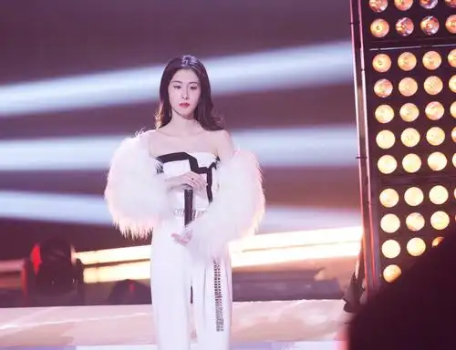 张碧晨回归好声音 助力那英寻天籁之音_中国