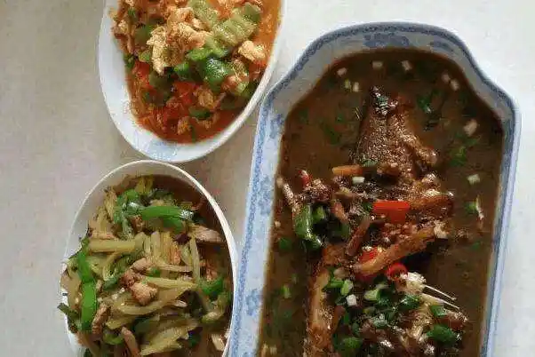 相亲对象来家里吃饭, 三个菜两箱酒, 一顿饭吃完这次相亲又黄了!_网易