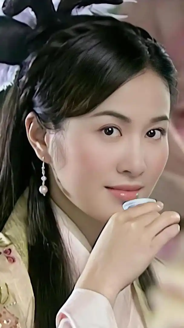 叶璇承认直播故意扮丑,其实本人腰很细,称不扮就卖不出去货