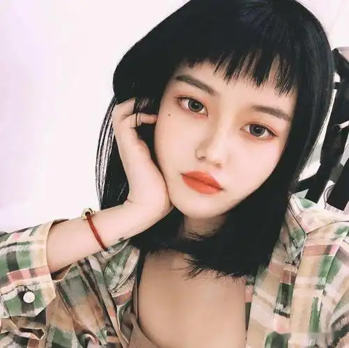 2021  眉上刘海  火了_发型