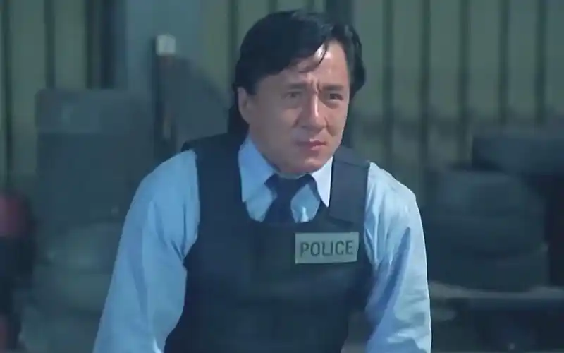 新警察故事:警察立志三小时抓到劫匪,却反过来跪地求饶,扎心了