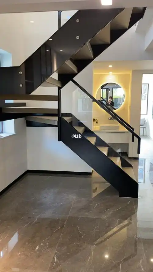 现代极简钢木玻璃楼梯家用别墅扶手栏杆定制