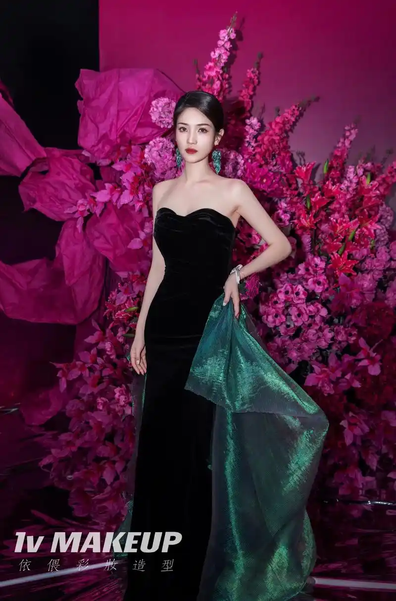 不按常理出牌的黑色礼服 - 抖音