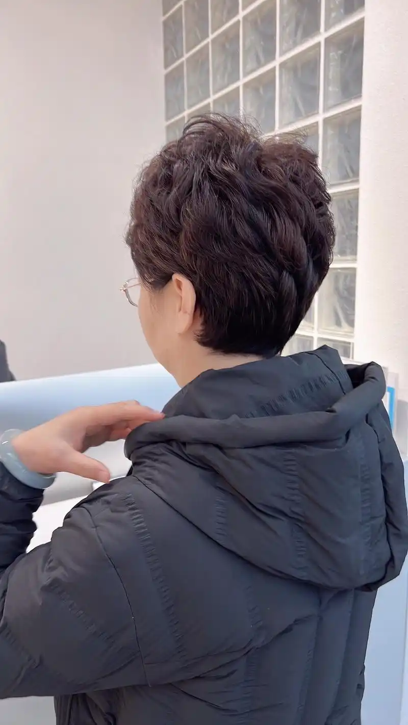 适合妈妈们的短发烫发