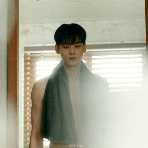 其中我最喜欢看的就是这个出浴镜头,这小身材未免太好了些,只不过露的