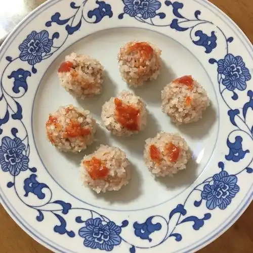 小淘气lucy做的虾仁珍珠小丸子