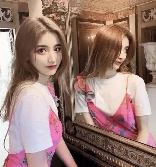 许佳琪染蓝色,孔雪儿染大红色,刘雨昕染银色,虞书欣也太秀了_头发