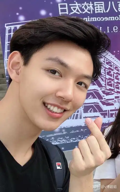 你的帅哥男朋友是在哪里找的?