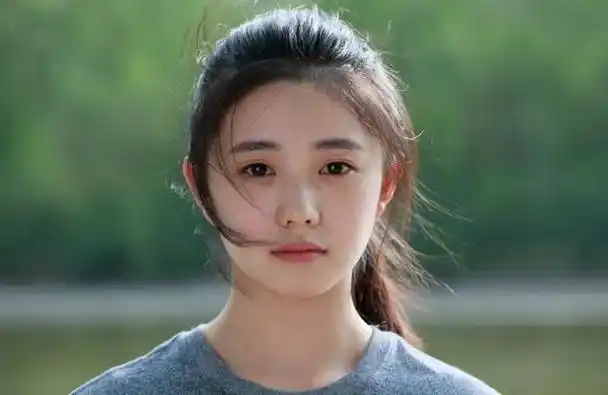 10位00后小花,争奇斗艳各显神通,谁能成为国民妹妹?