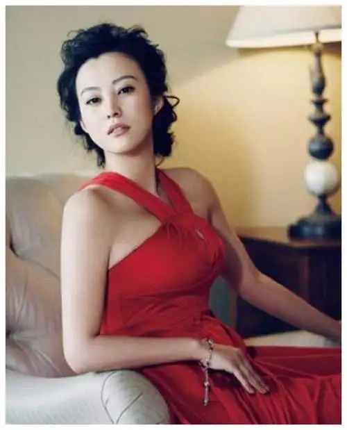 女演员郝蕾,身材丰满风韵犹存