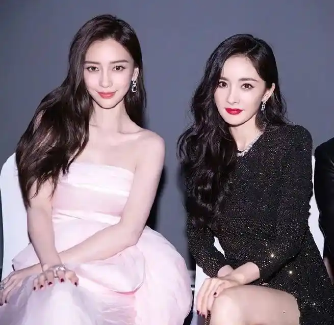 原创angelababy和杨幂同框,杨氏姐妹花挺会挑礼服裙,真养眼