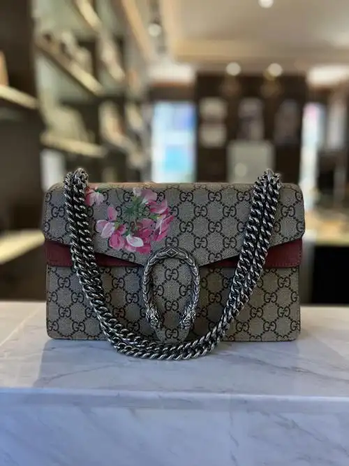 gucci 古驰 红色中号花卉酒神链条包 97新 size:28-16 公价22700 现秒