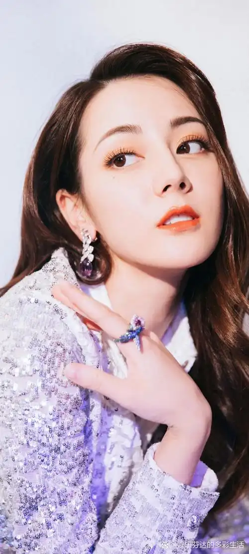 迪丽热巴的魅力与市场潜力:美女系列壁纸87期的商业解读 美女系列壁纸