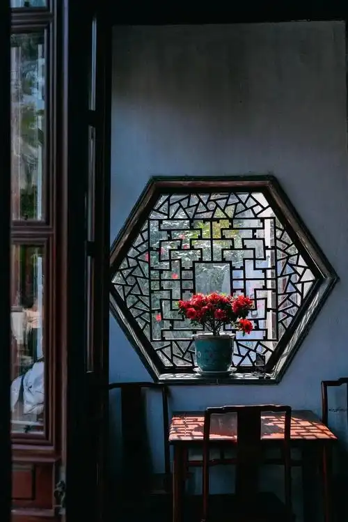 中式庭院,凿窗成画,都市里的诗和远方