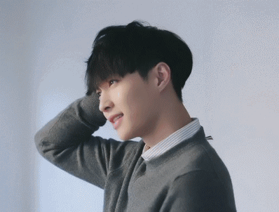 张艺兴gif帅哥gif微笑gif注视gif