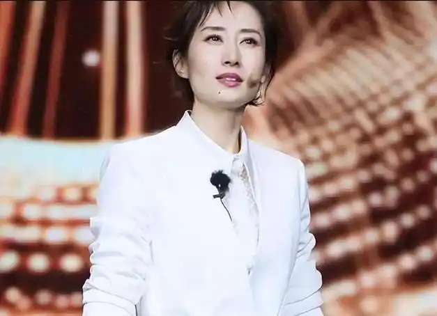 父母爱情拍摄时刚离婚的刘敏涛找到孔笙求角色孔笙伸出橄榄枝