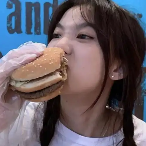 家人们求求在吃东西的头像