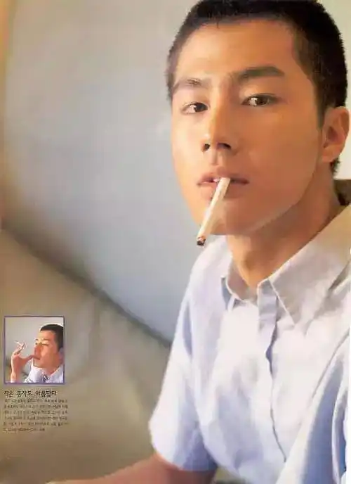 赵寅成37岁近照,油腻十足脸还僵,何炅看着都比他年轻