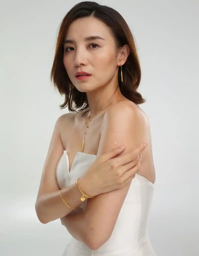 宋佳高清纯生图,43岁的年纪,这个真实皮肤状态已经很棒了!