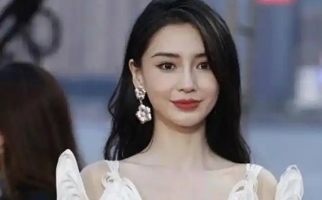 杨颖出席公开活动尴尬回应封杀风波不如不要说这些