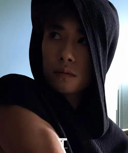 2021年在微博上分享的一个dv视频,@tfboys-易烊千玺坐着回忆的公交车