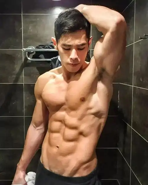 当红男星被曝假腹肌这种肌肉装原来早从义乌火到了国外