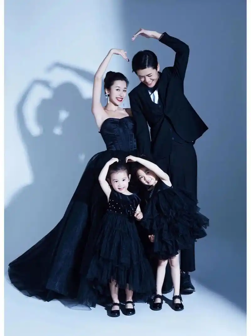 四个人的有爱全家福 98699969976996 	 "家有儿女"拥有