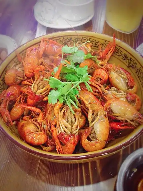 手抓龙虾,味道还不错