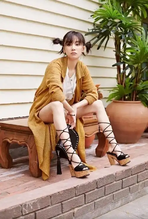 演员王子文:(原名王蒙蒙)1982年2月28日出生于四川省成 - 抖音