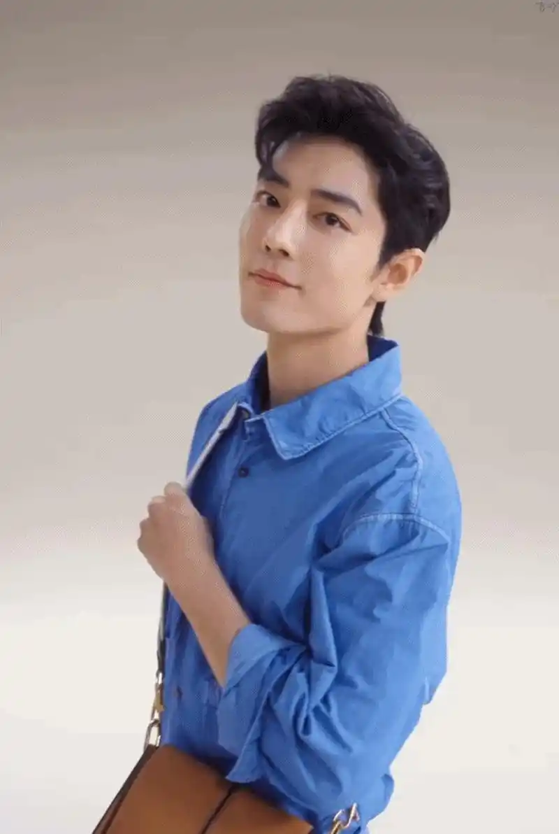 肖战tods品牌代言人# 肖战@肖战 早上好,[心][心][心]每天都开开心心