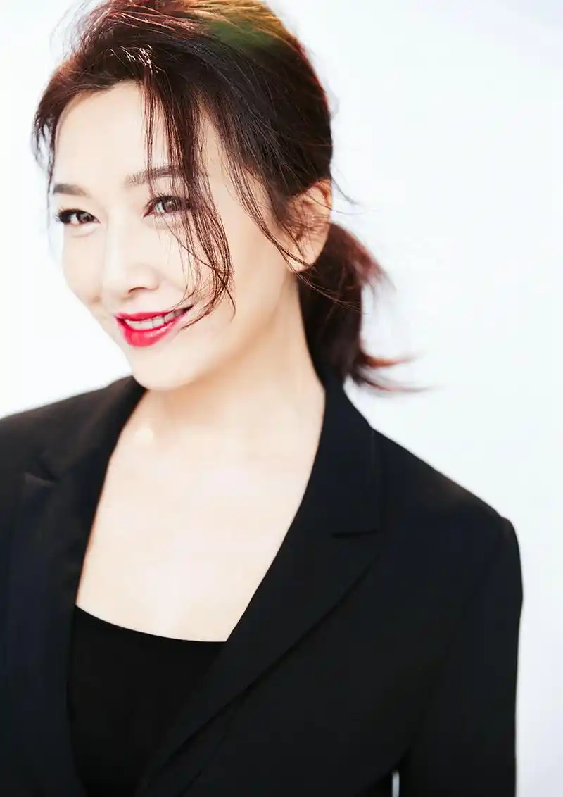 江珊,出生于江苏镇江,毕业于中央戏剧学院,中国内地女演员,歌手.