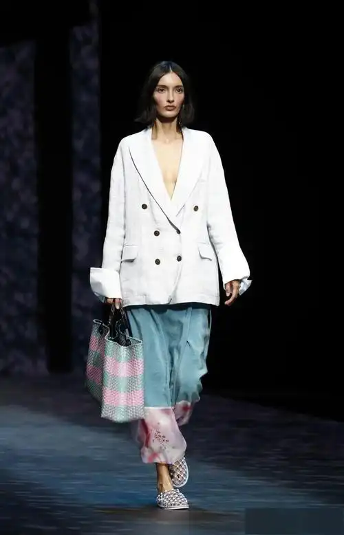 (国际)米兰女装周——安普里奥·阿玛尼品牌时装秀