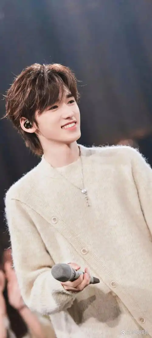 宋亚轩壁纸 走过路过千万不要错过