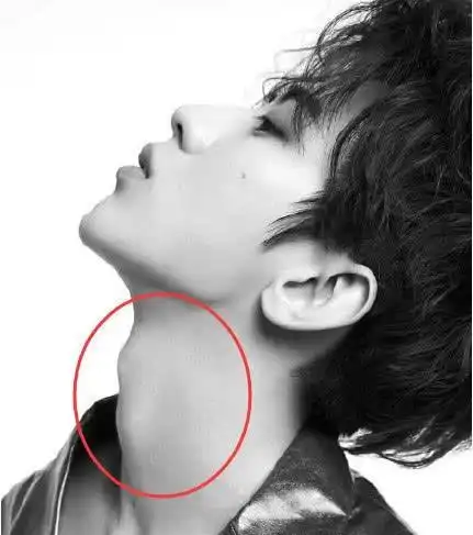 蔡徐坤变爷们了喉结照让人惊艳ikun看谁还敢黑你