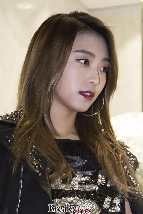 [sistar][新闻]160212 闪亮狎鸥亭的魅力 宝拉出席某品牌开业仪式