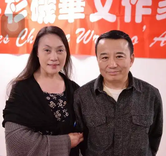 作家冰人,石钟山在文学沙龙上