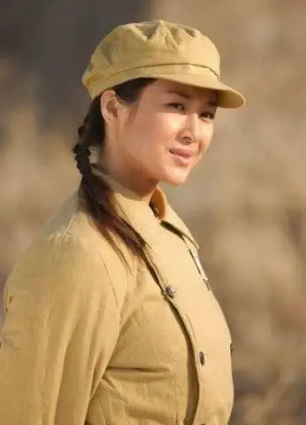 盘点女星军装照 昔日阔太车晓根正苗红