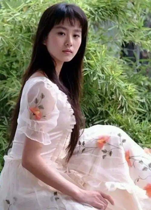 刘诗诗18岁旧照曝光,网友惊叹:岁月居然没有留下任何的痕迹