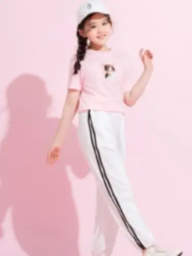 王亭文才是"整容式"长大,小时候软萌,如今气质出众美成女神!