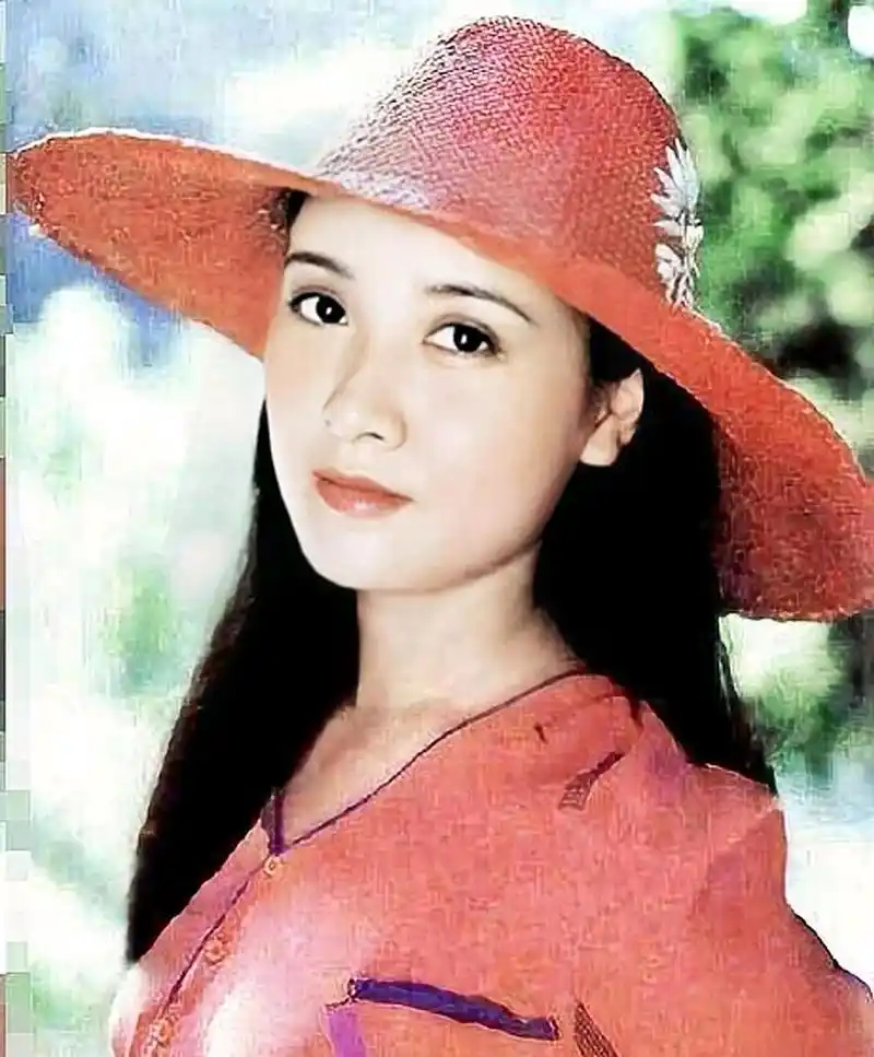 邓婕罕见老照片