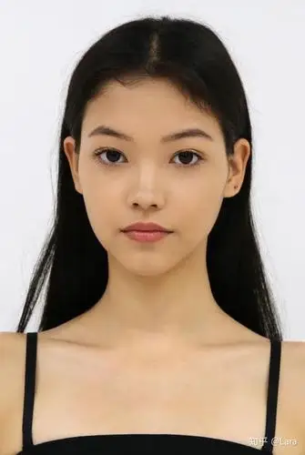 塌鼻梁女生一定不好看吗?