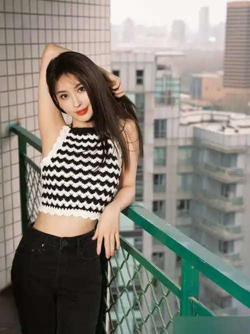 李菲儿内衣下滑疑似走光,曾多次博热度翻车了?_网易订阅