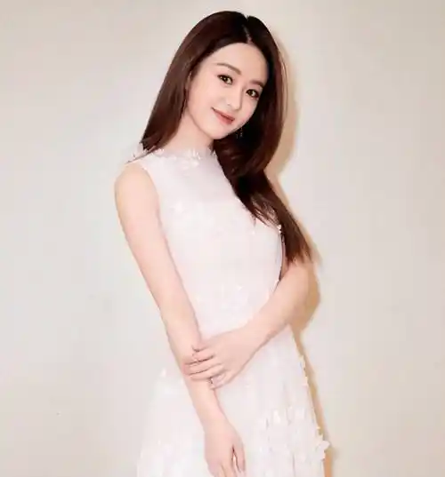 赵丽颖瞒不住了!背后纹身秘密被曝光,她在掩饰怎样心酸往事?