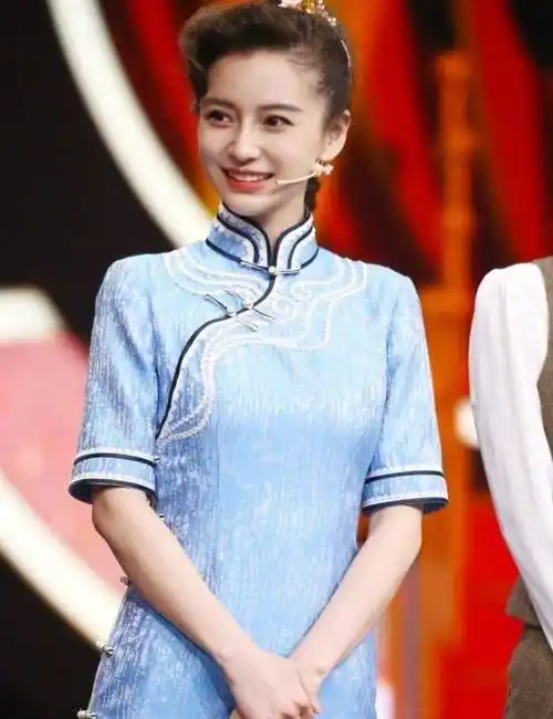 她真的没有输给过任何艺人,像是最近在《王牌对王牌》里面,穿着旗袍的